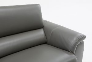 Thoa dầu sofa